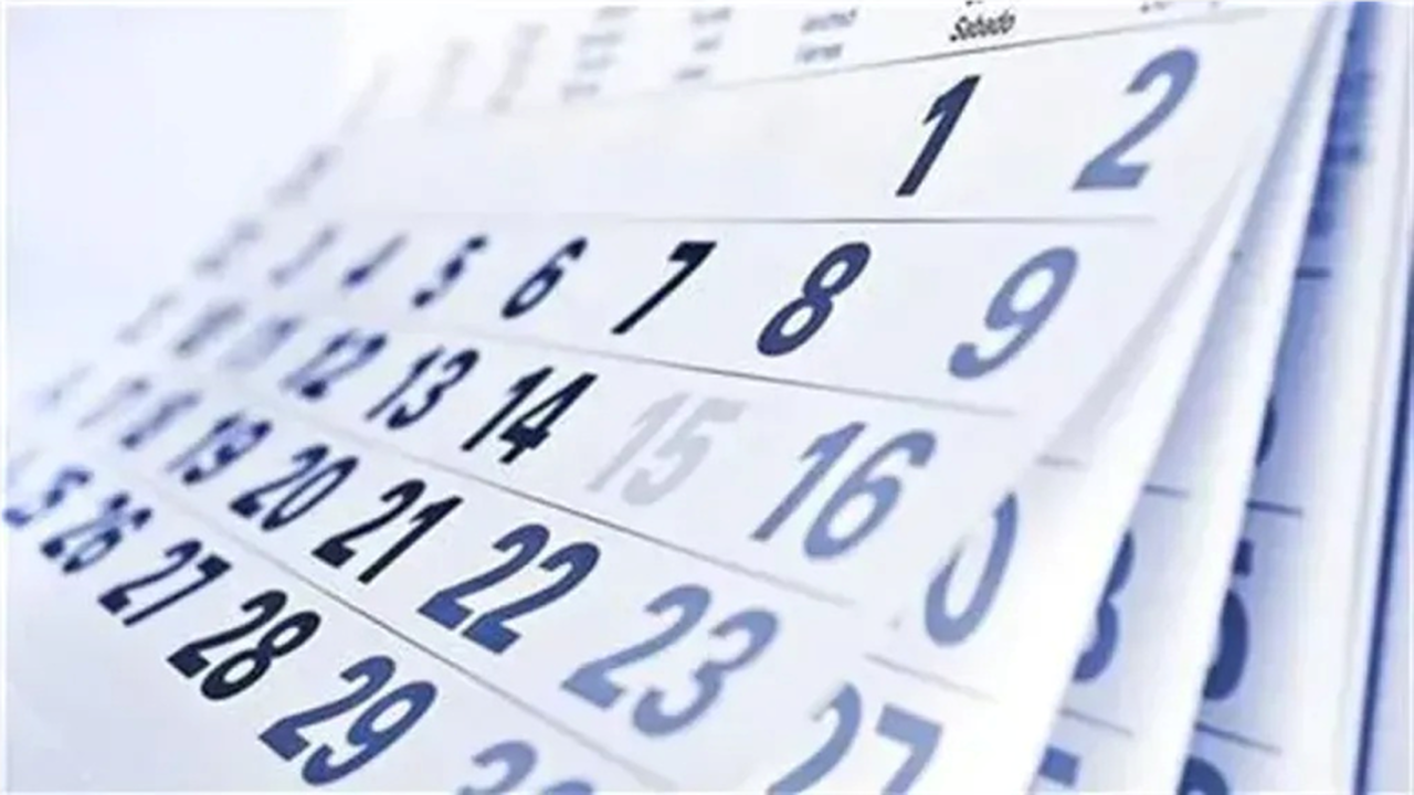 موعد الإجازة المقبلة.. متى يحصل الموظفون على عطلة رسمية لمدة 3 أيام؟